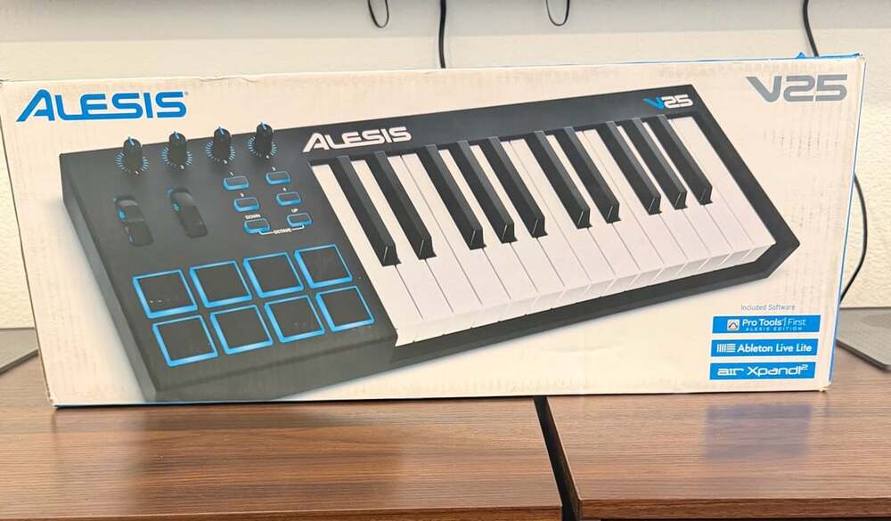 Alesis V25 USB MIDI Keyboard Controller 25-Key with Box
